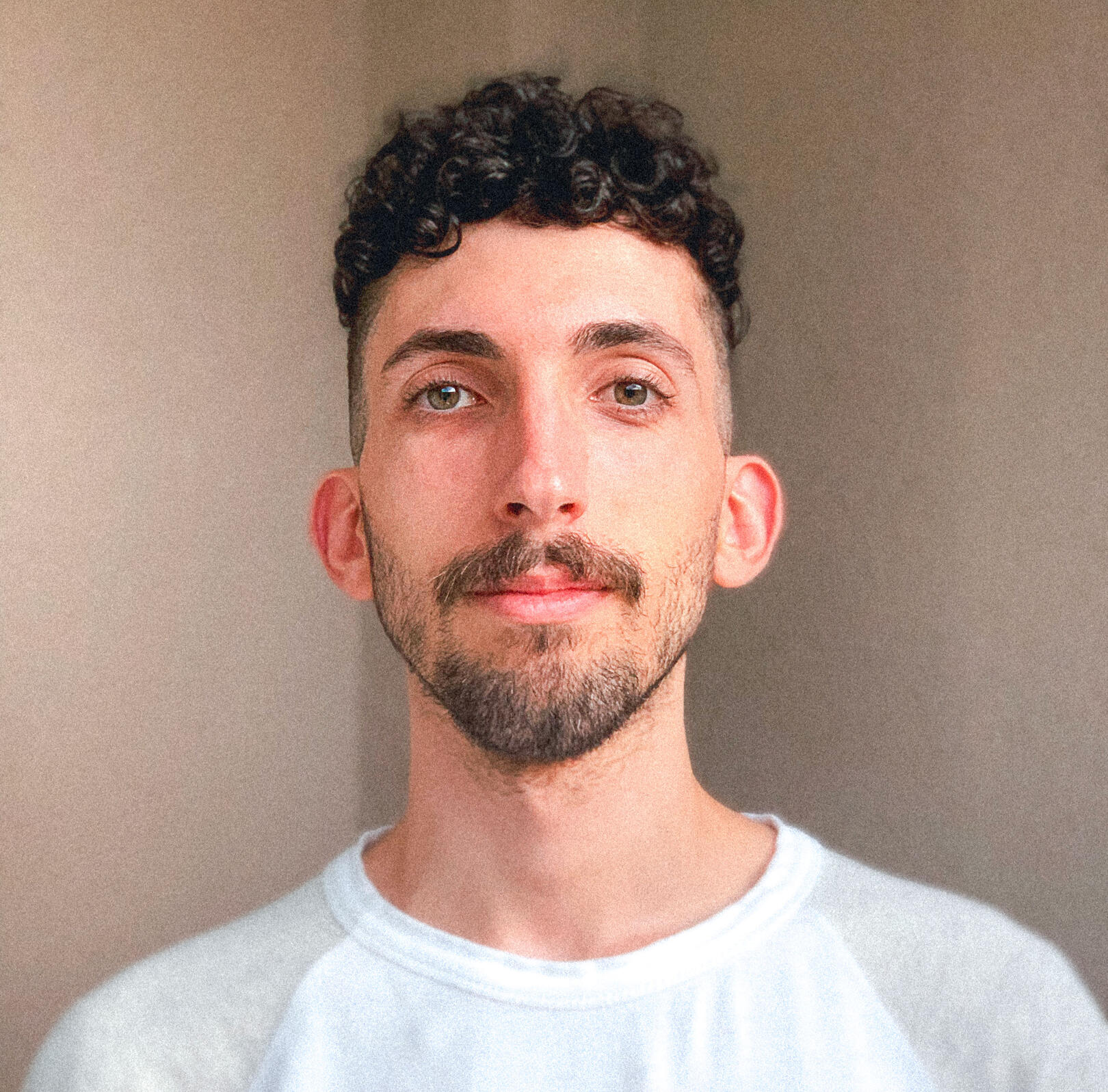 Portrait of Matheus Ogalha, illustrator, graphic designer, and editorial designer